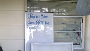 Sign used by Johnny Yates in attempt to evade deputies. (Polk County Sheriff’s Office)